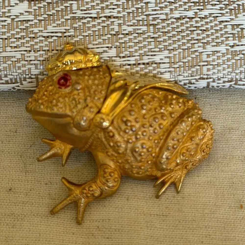 Vintage Gold Frog Prince Toad Brooch